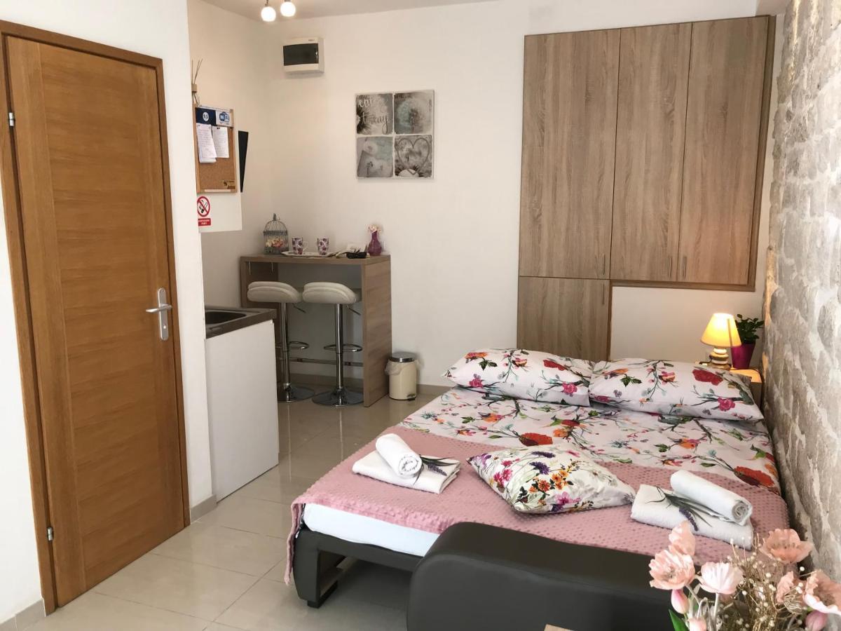 Studio Apartment Legcevic Kaštela Εξωτερικό φωτογραφία